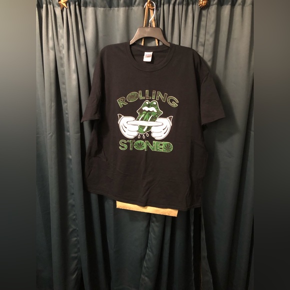 Rolling stoned t-shirt (inventory tub #1) - Picture 1 of 4